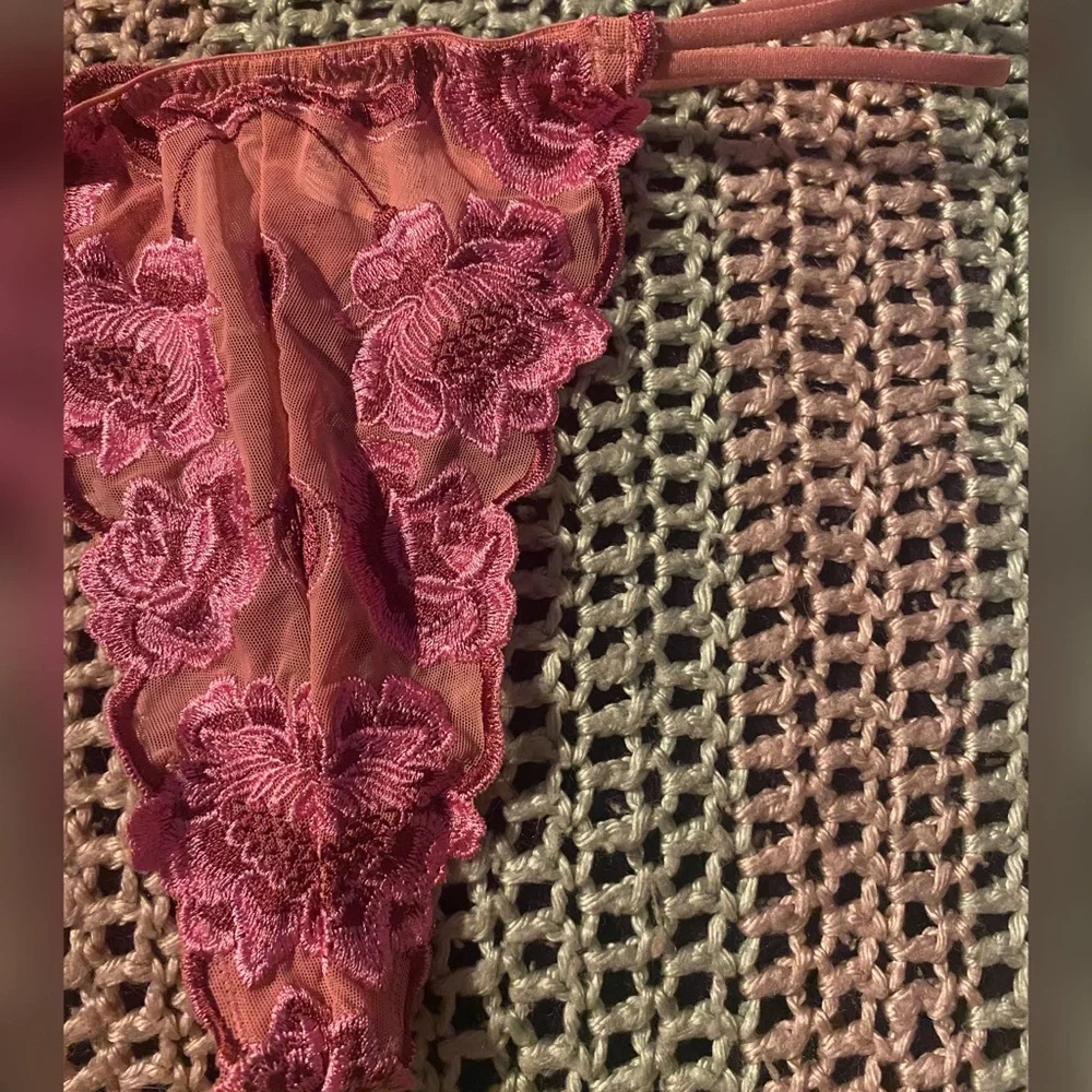 Vintage Victoria's Secret V-String Floral Lace Thong Panties - Picture 6 of 6